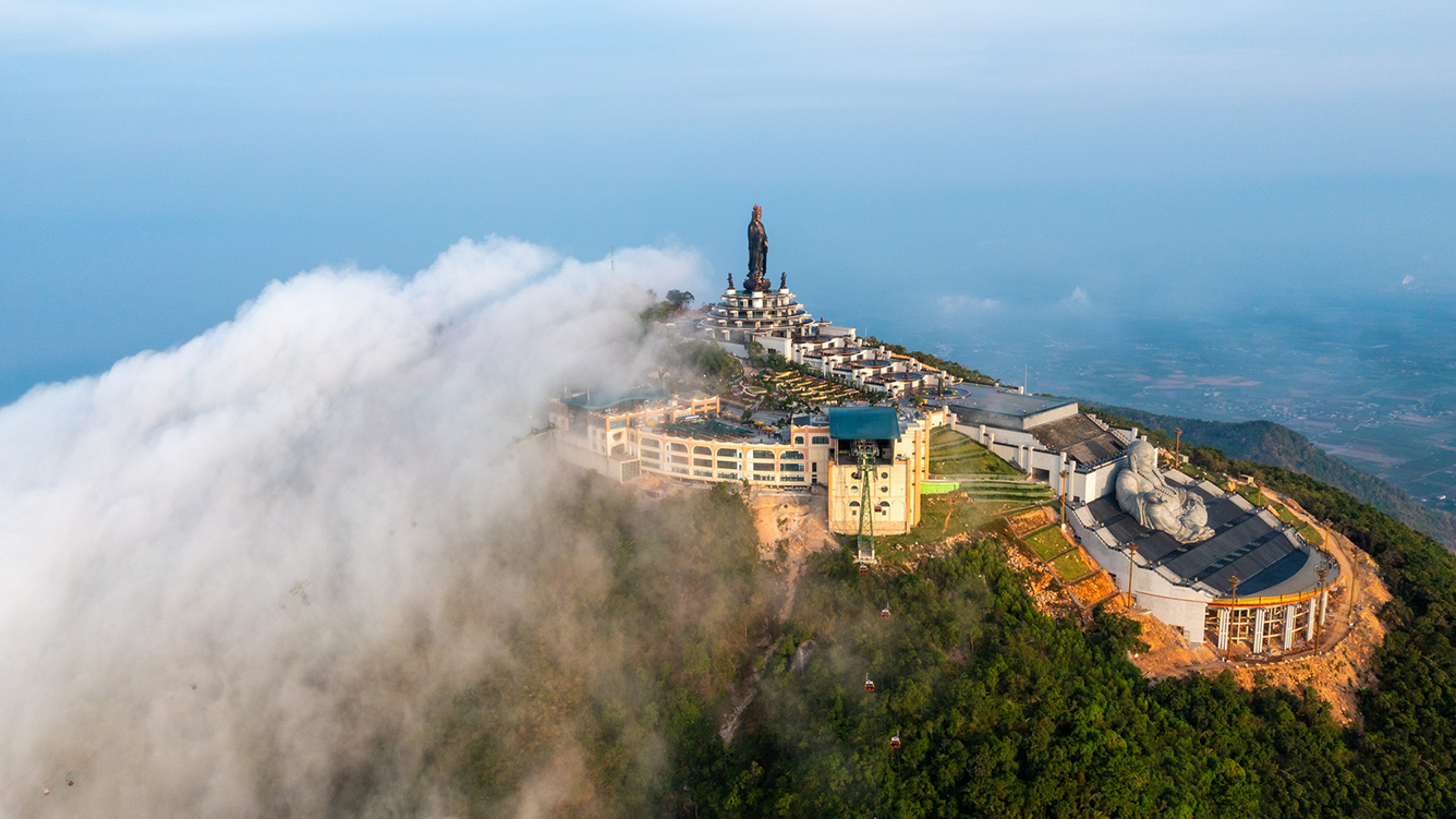Núi Bà Đen và quần thể tâm linh trên núi